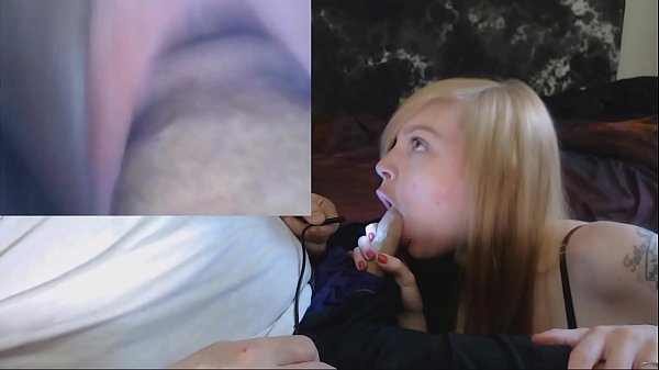 Mira la vagina i la boca de la nena